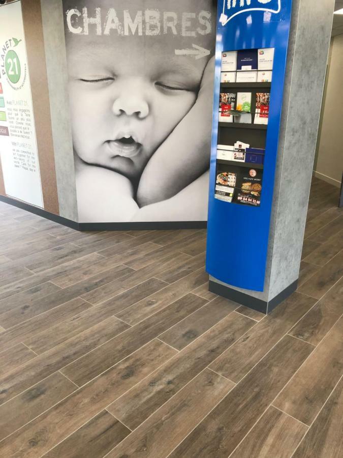 芒特拉若利宜必思快捷酒店 外观 照片